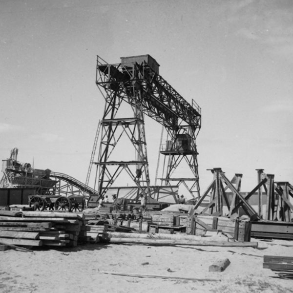 Construção da ponte Marechal Carmona (1950)