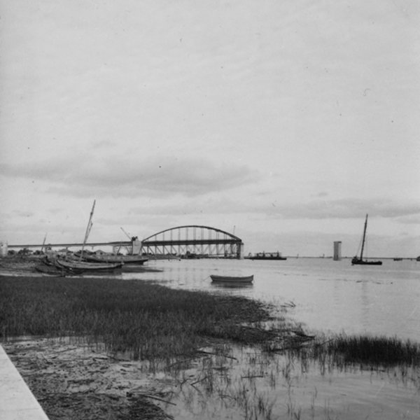 Construção da ponte Marechal Carmona (1950)