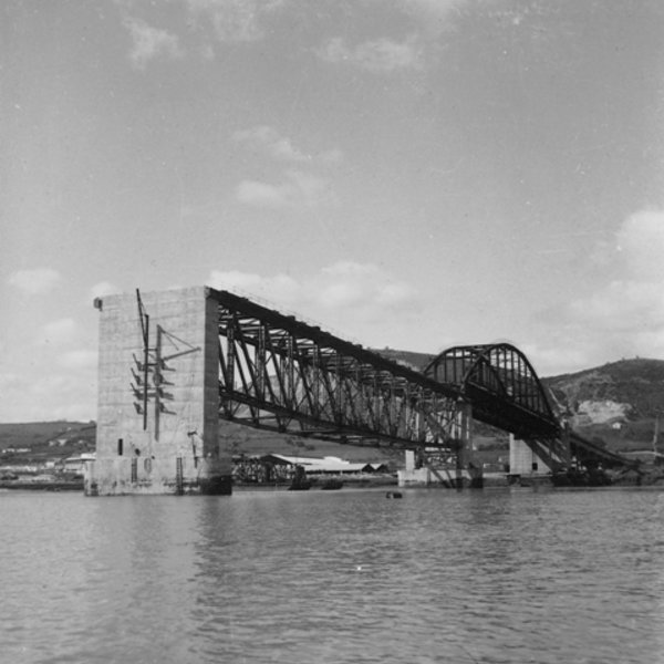 Construção da ponte Marechal Carmona (1950)