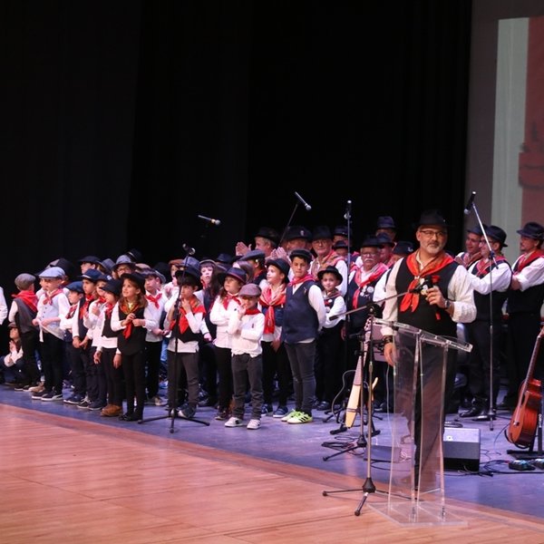 Grupo Coral “Unidos do Baixo Alentejo” e de alunos da Escola EB1 de Arcena