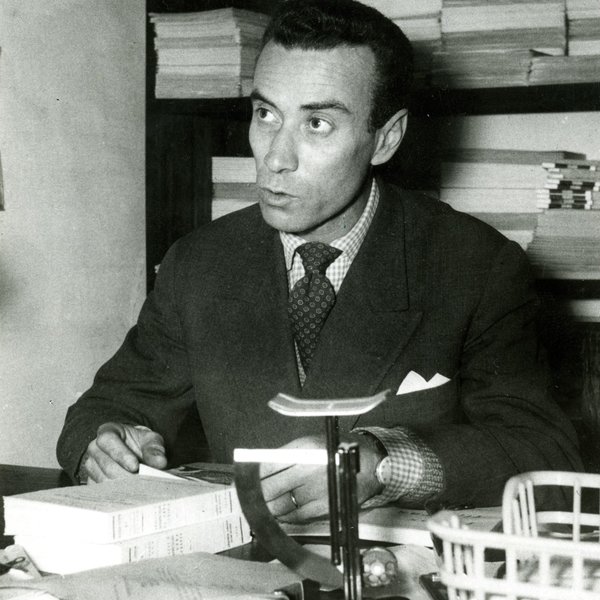 Mário Braga na redação da Vértice, anos 50.