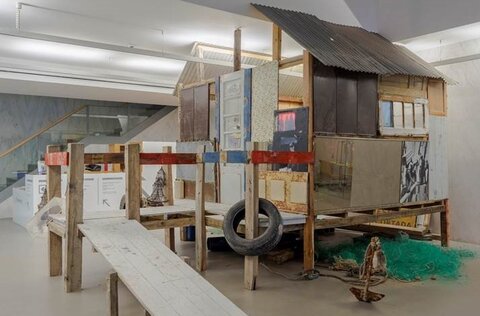 vista_da_instalacao__se_estou_meio_morto_e_porque_estou_ainda_meio_vivo__de_paulo_mendes__credito...