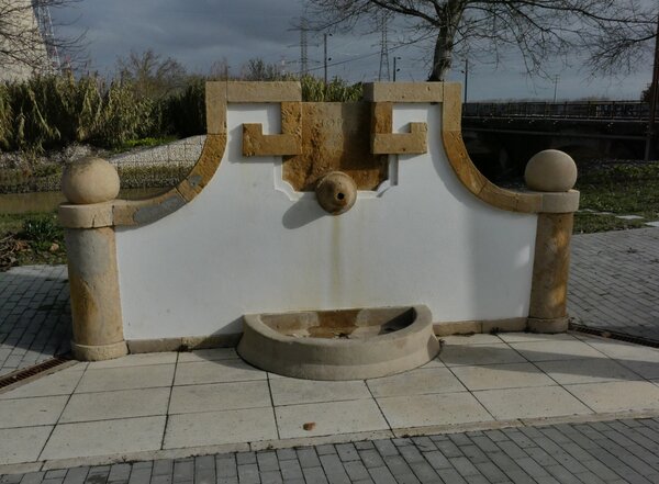 castanheira___vala_do_carregado___fonte_publica_da_vala_do_carregado_002