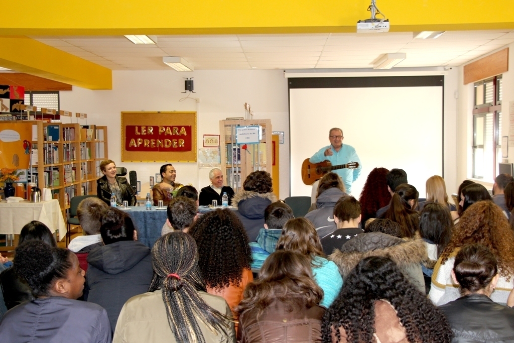 Encontro de jovens para “Conversas de Abril com Carlos Alberto Moniz”, na Escola EB 1, 2, 3 do Bo...