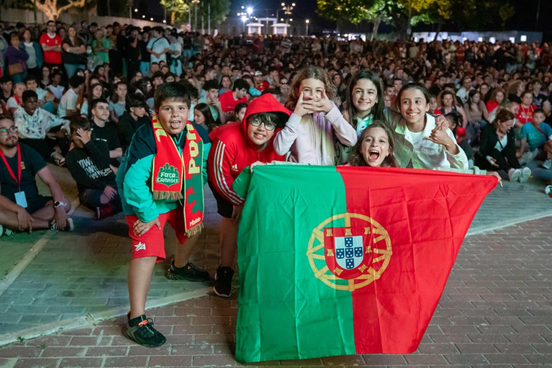 53850911967_cece47731d_c_min