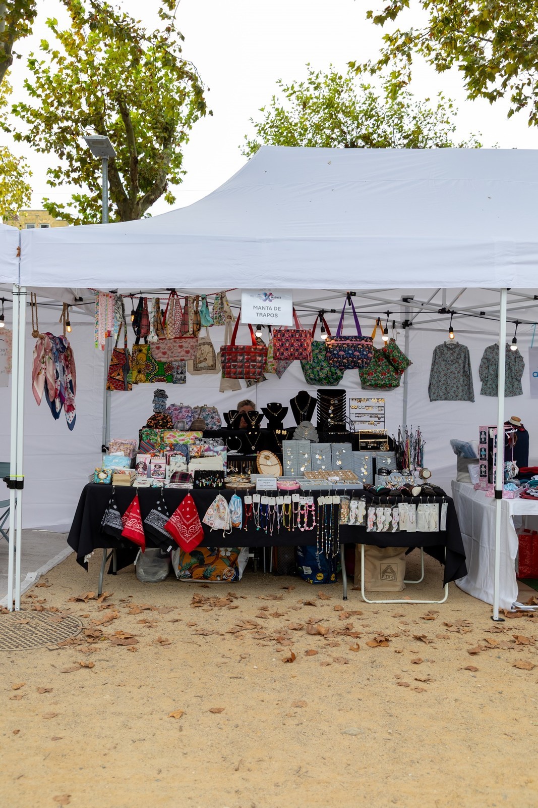 x_market_stands_24