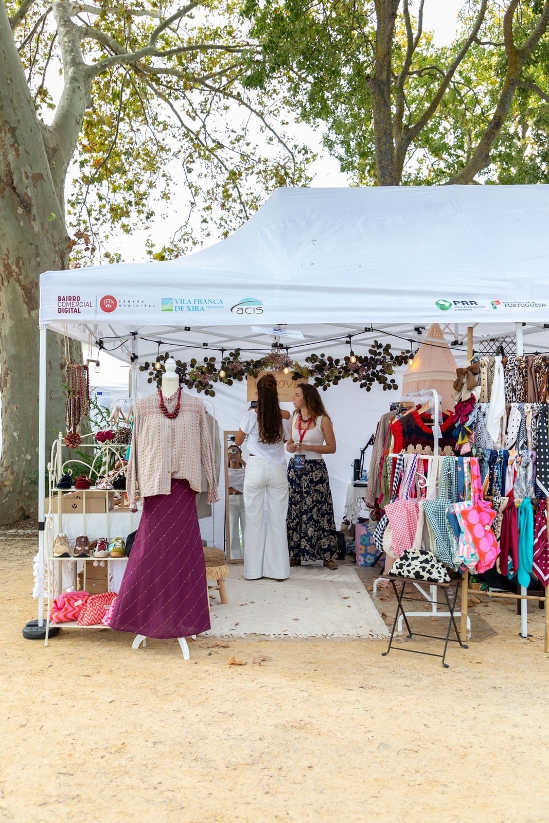 x_market_stands_31
