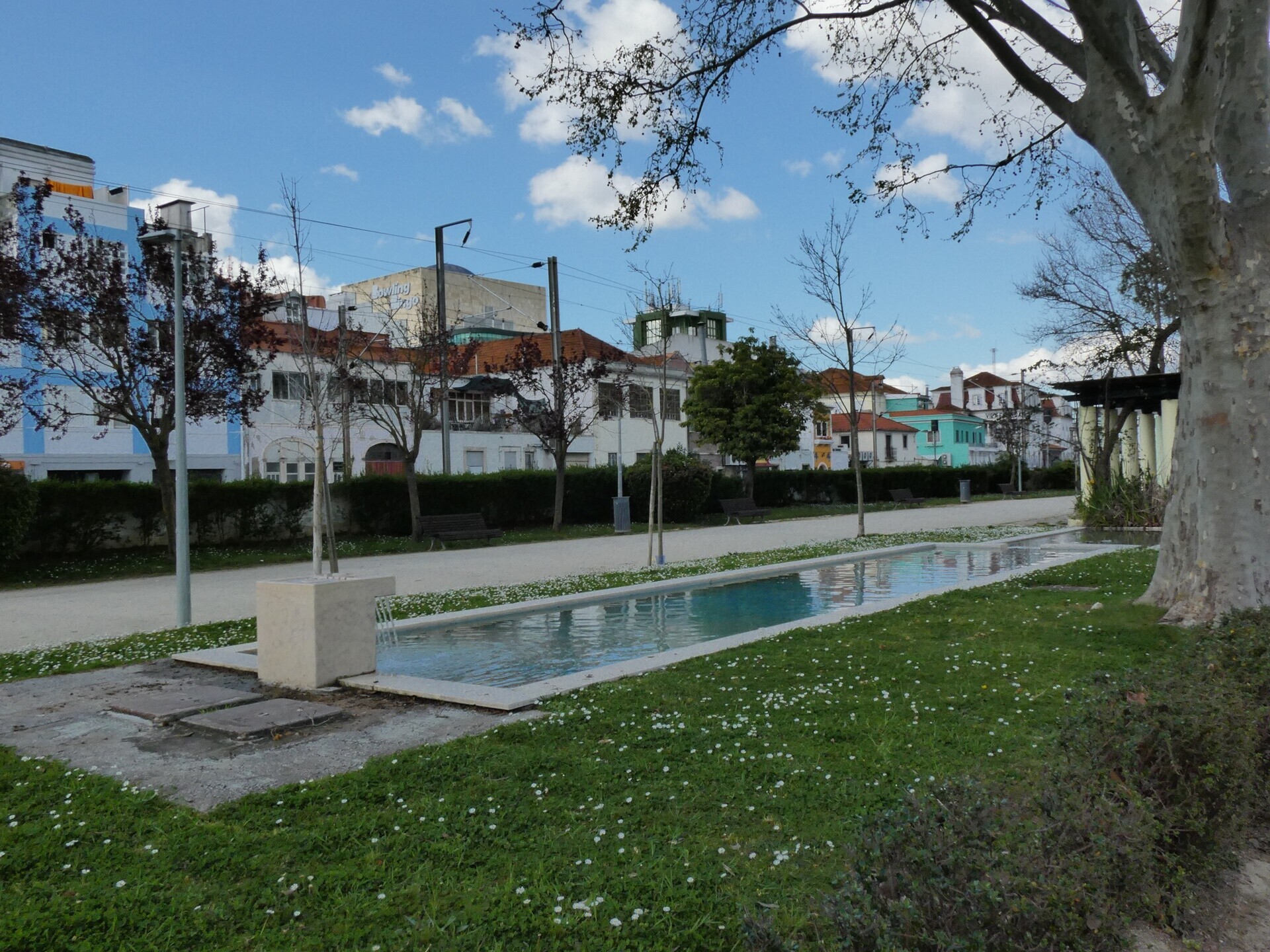 vila_franca_de_xira___lago_com_fonte_sul_do_jardim_palha_blanco_001