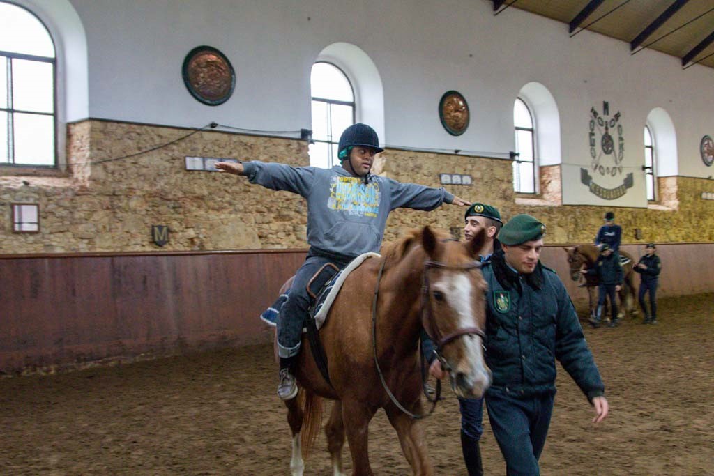 Sessão de hipoterapia, na Unidade de Segurança e Honras de Estado (Lisboa)