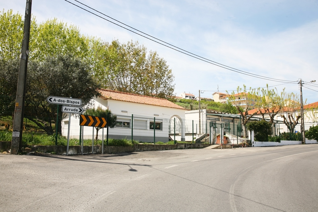SMAS intervêm na R. Capitães de Abril em Á-dos-Bispos