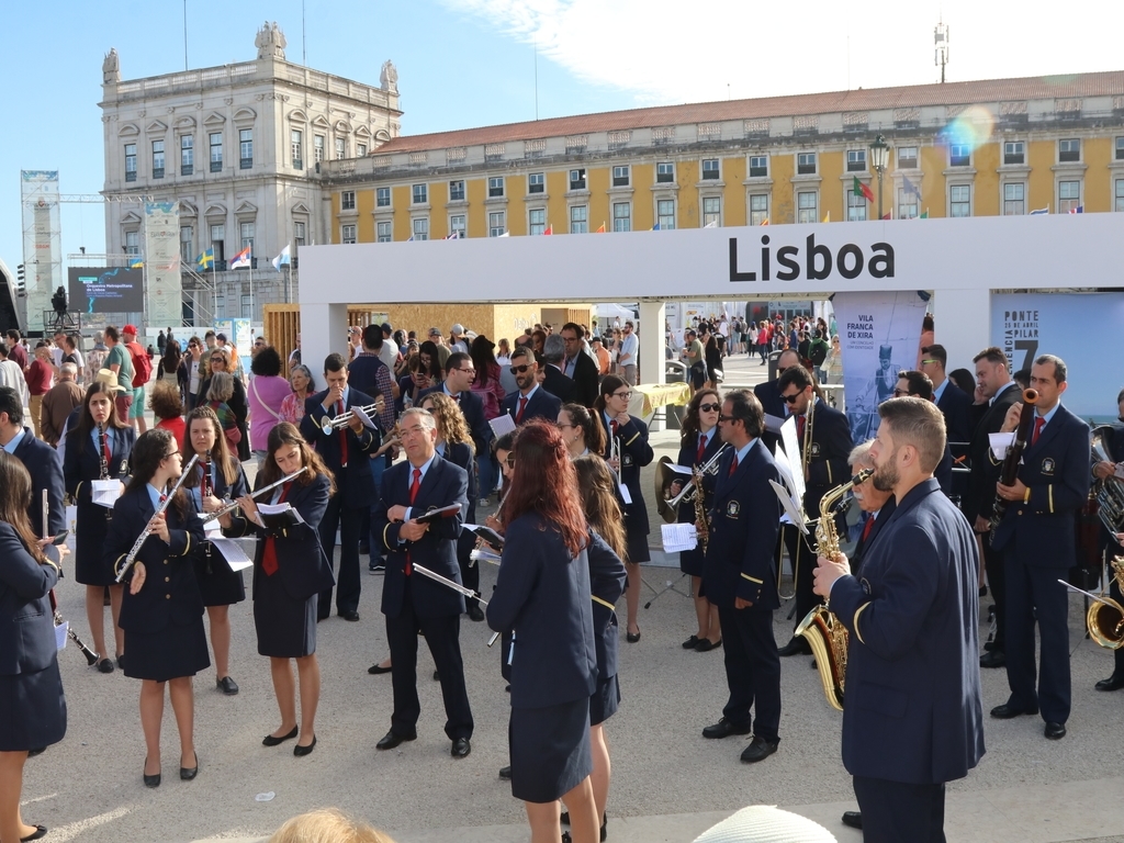 Vila Franca de Xira recebeu milhares de turistas e curiosos na Eurovision Village