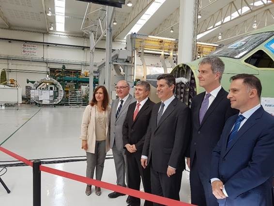 Ministro da Economia e Presidente da Câmara Municipal de Vila Franca de Xira estiveram na OGMA pa...