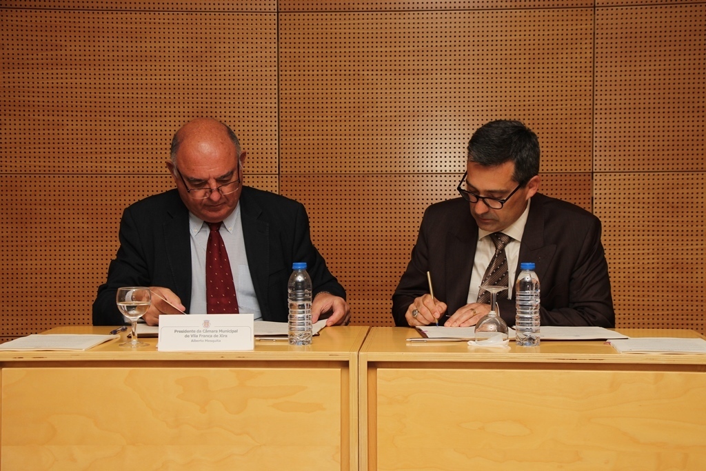 Câmara Municipal de Vila Franca de Xira e Juntas de Freguesia assinaram acordos de execução e con...