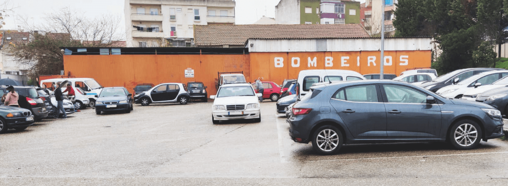 Demolição dos armazéns das antigas instalações dos bombeiros voluntários de Vialonga