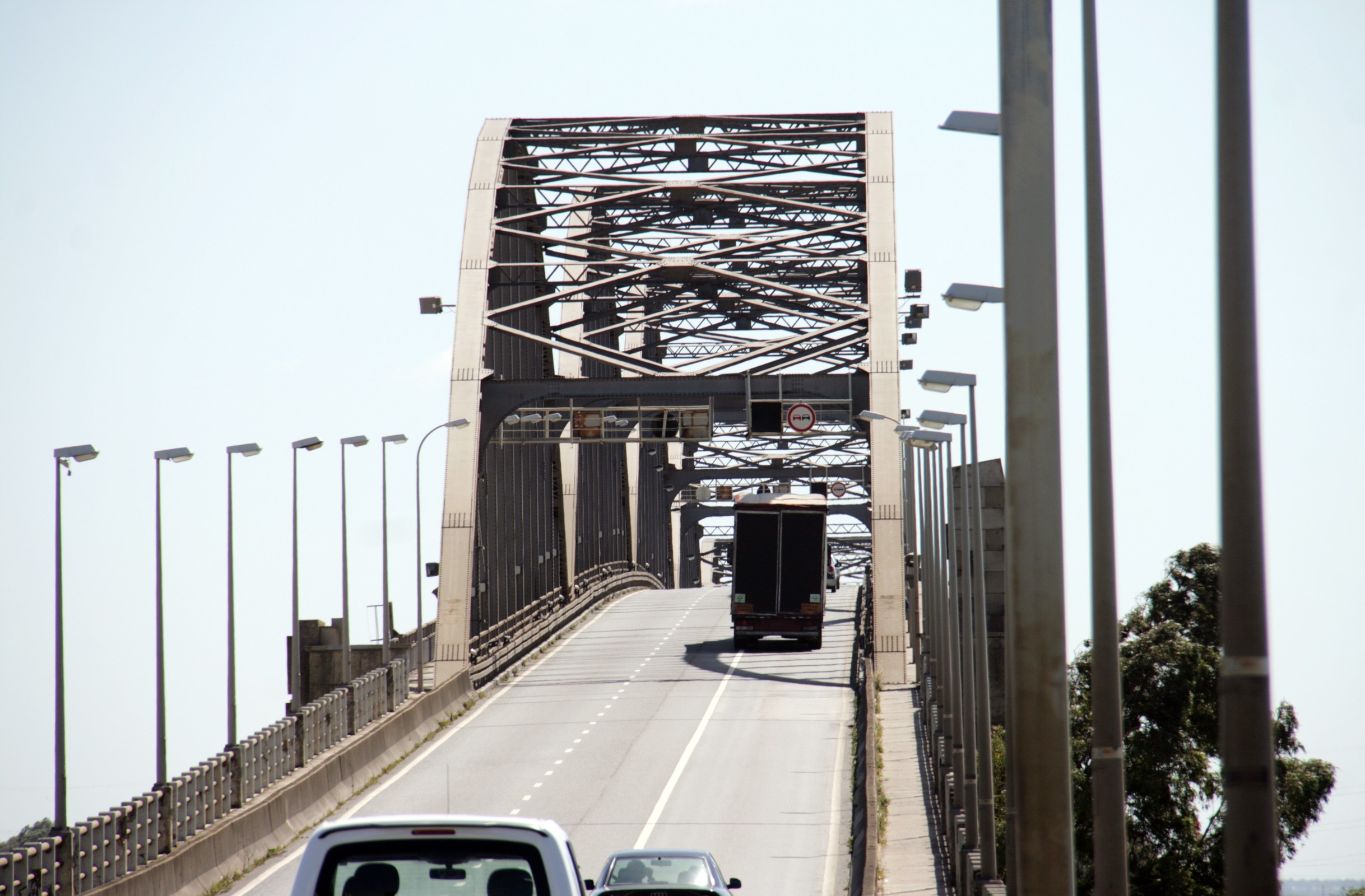 Trânsito sem condicionamento na Ponte Marechal Carmona