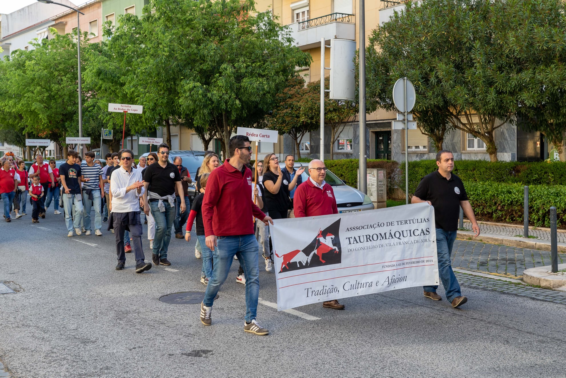 Movimento Tertuliano desfilou e brindou à afición