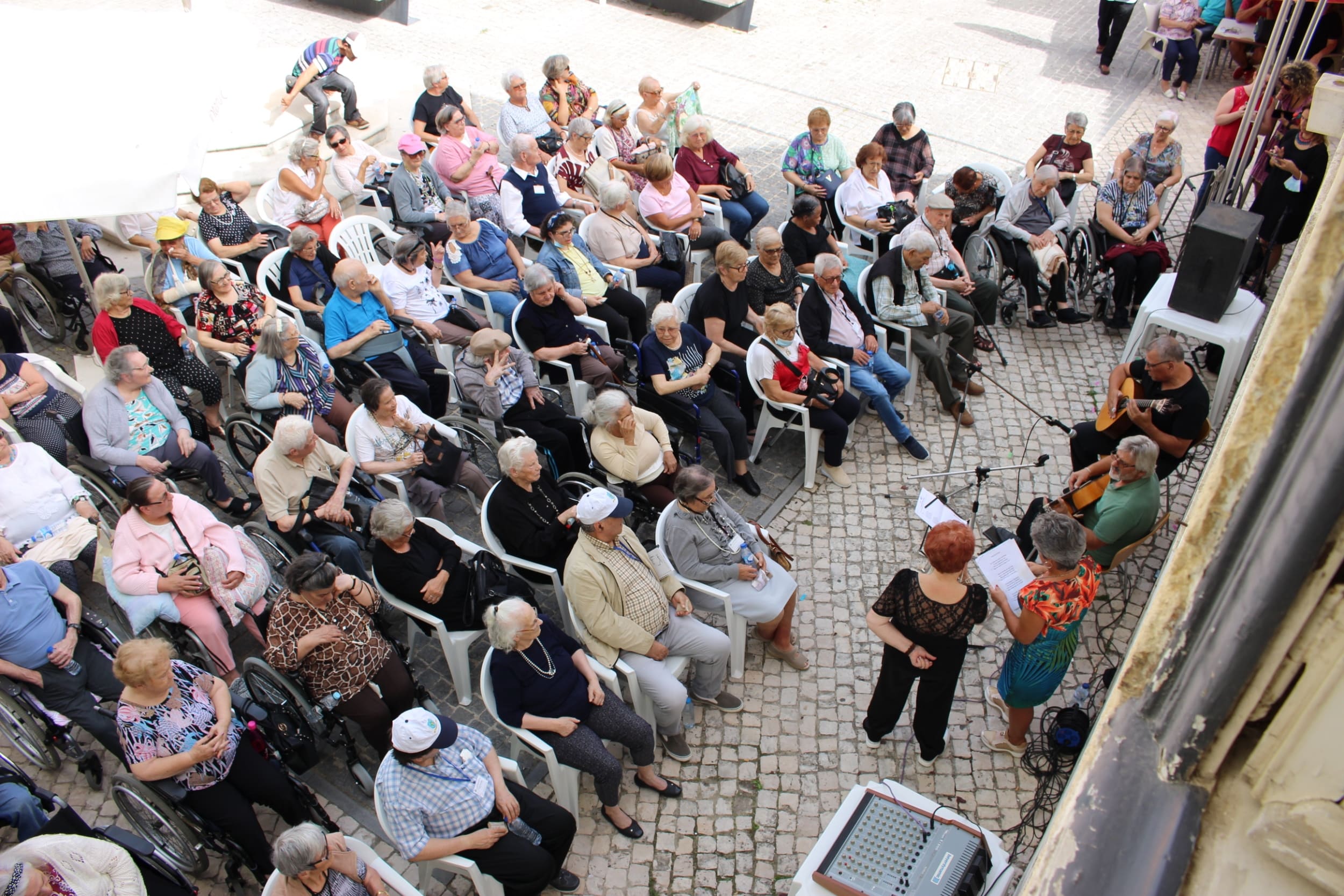 Autarquia propicia espetáculo de fado a mais de 140 utentes de instituições de idosos