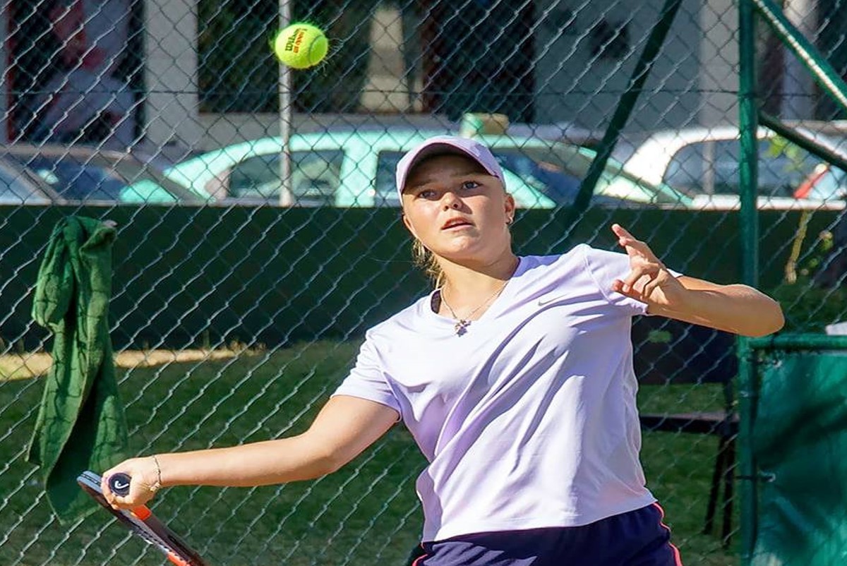 Angelina Voloshchuk vence Torneio Internacional de Ténis