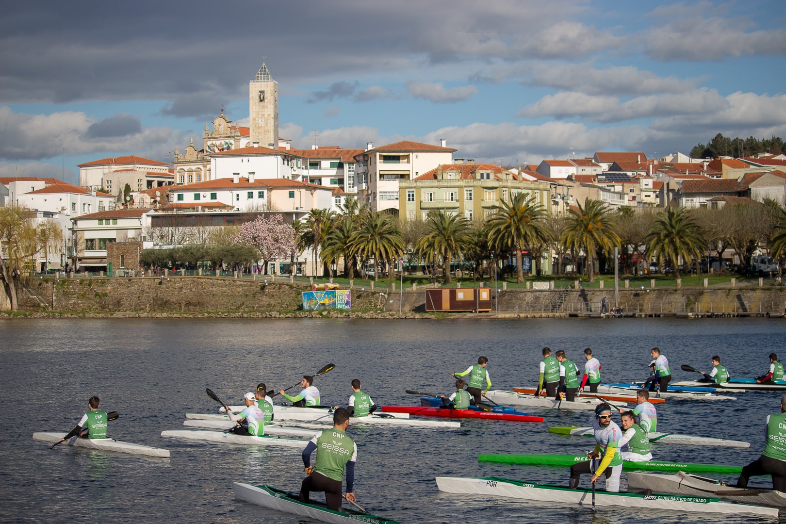 Atletas do Alhandra SC em bom plano no Campeonato Nacional de Canoagem de Fundo