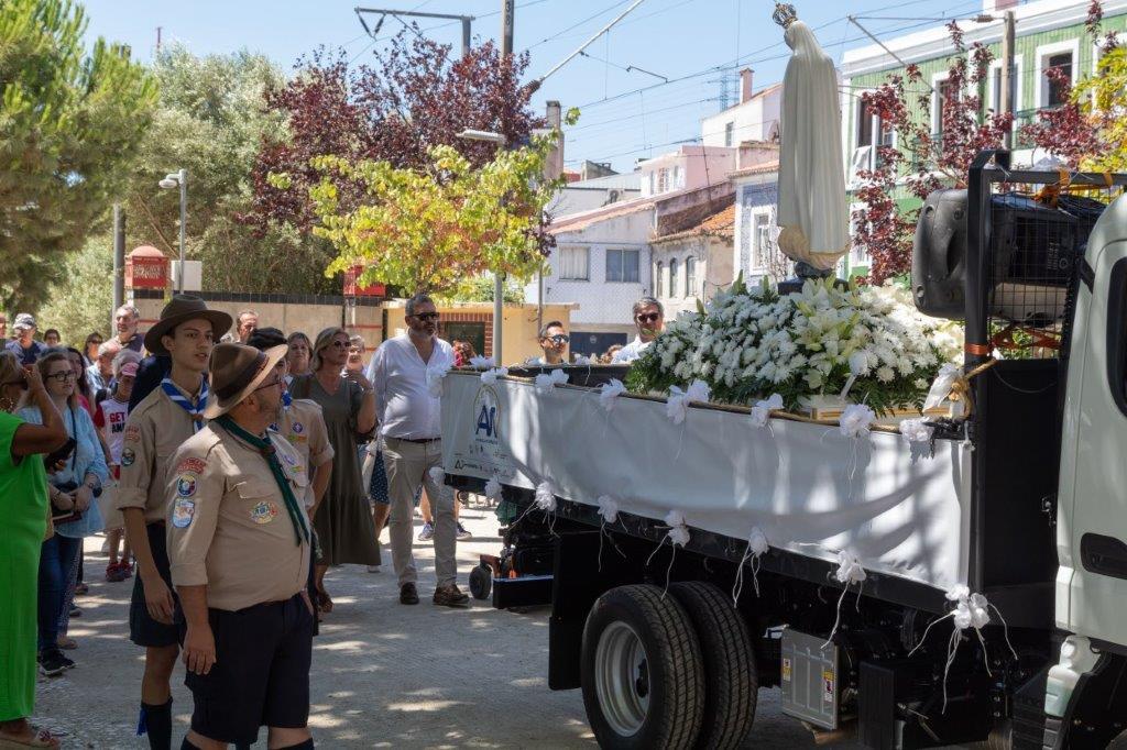 Centenas de peregrinos na passagem do andor de Nossa Senhora de Fátima