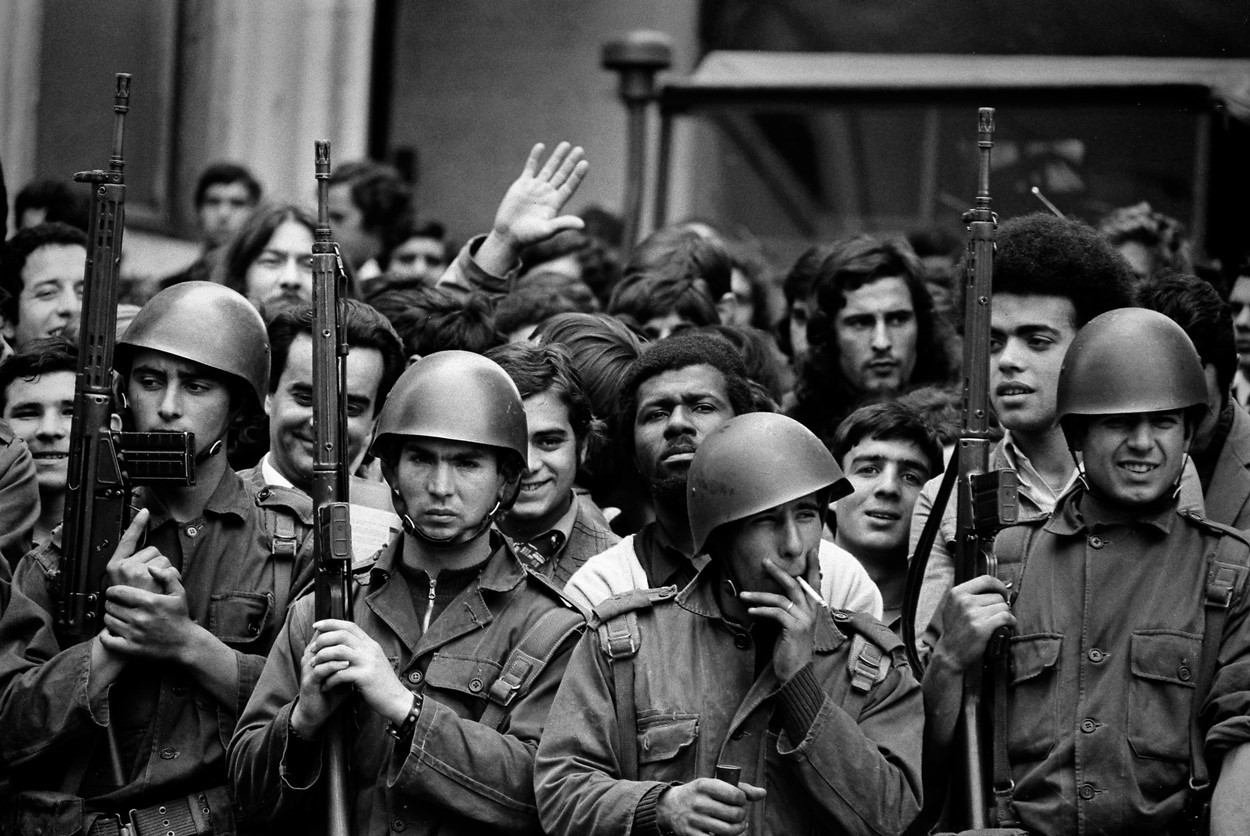 Fotógrafo Alfredo Cunha mostra imagens de 50 anos atrás da câmara