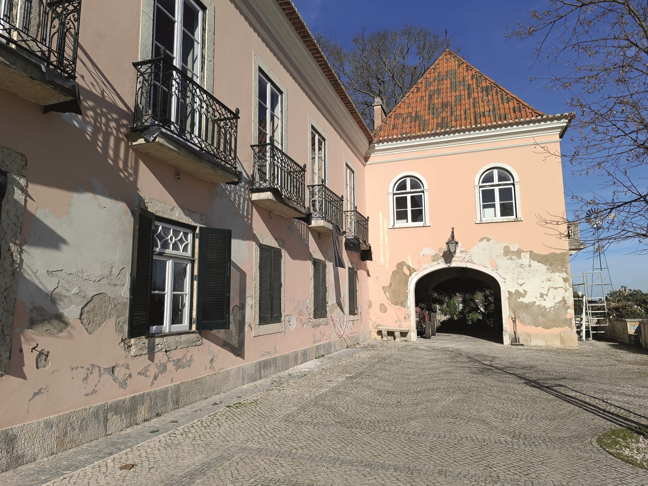 Trabalhos de melhoramentos no Palácio do Sobralinho (Sobralinho)