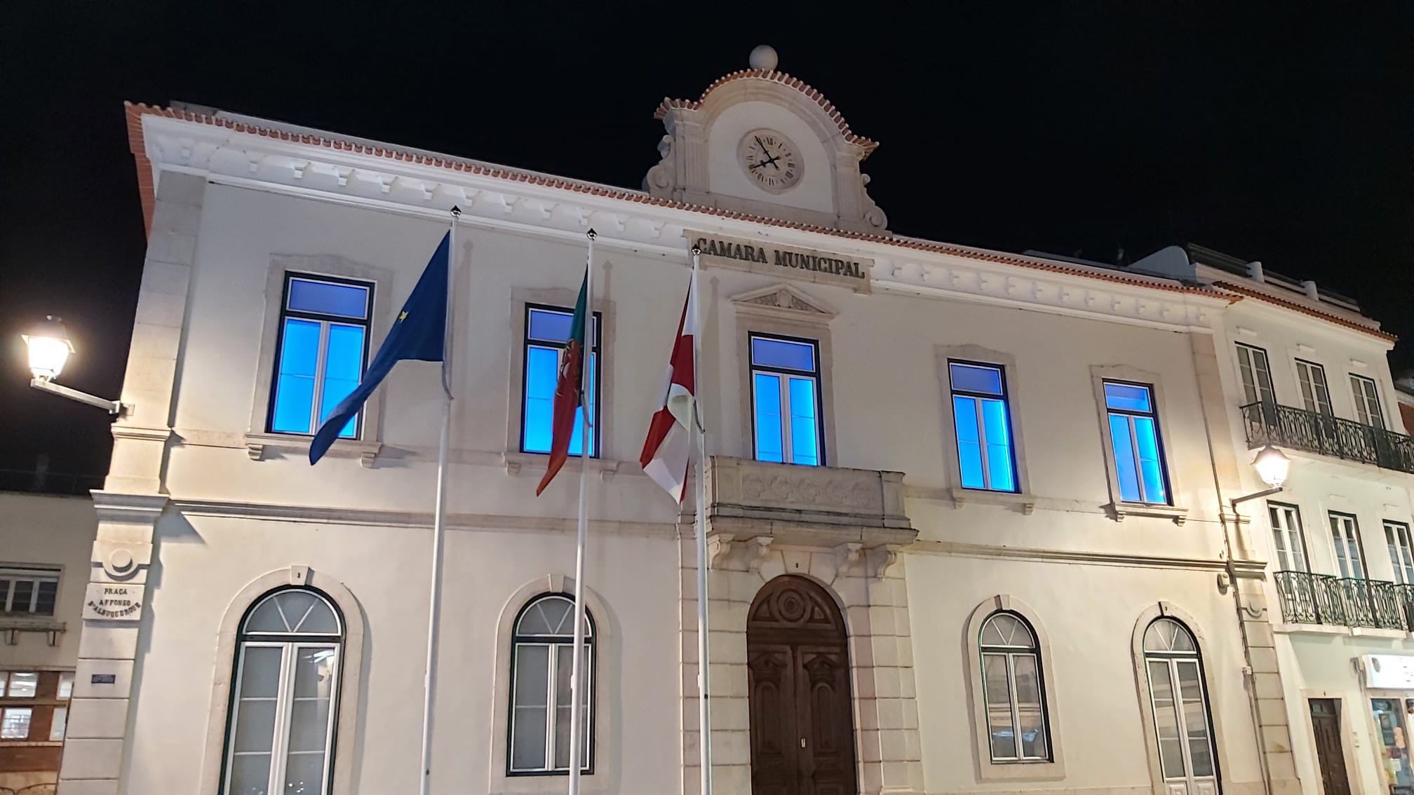 Paços do Concelho iluminado de azul para assinalar 40 anos do Tratado de Adesão