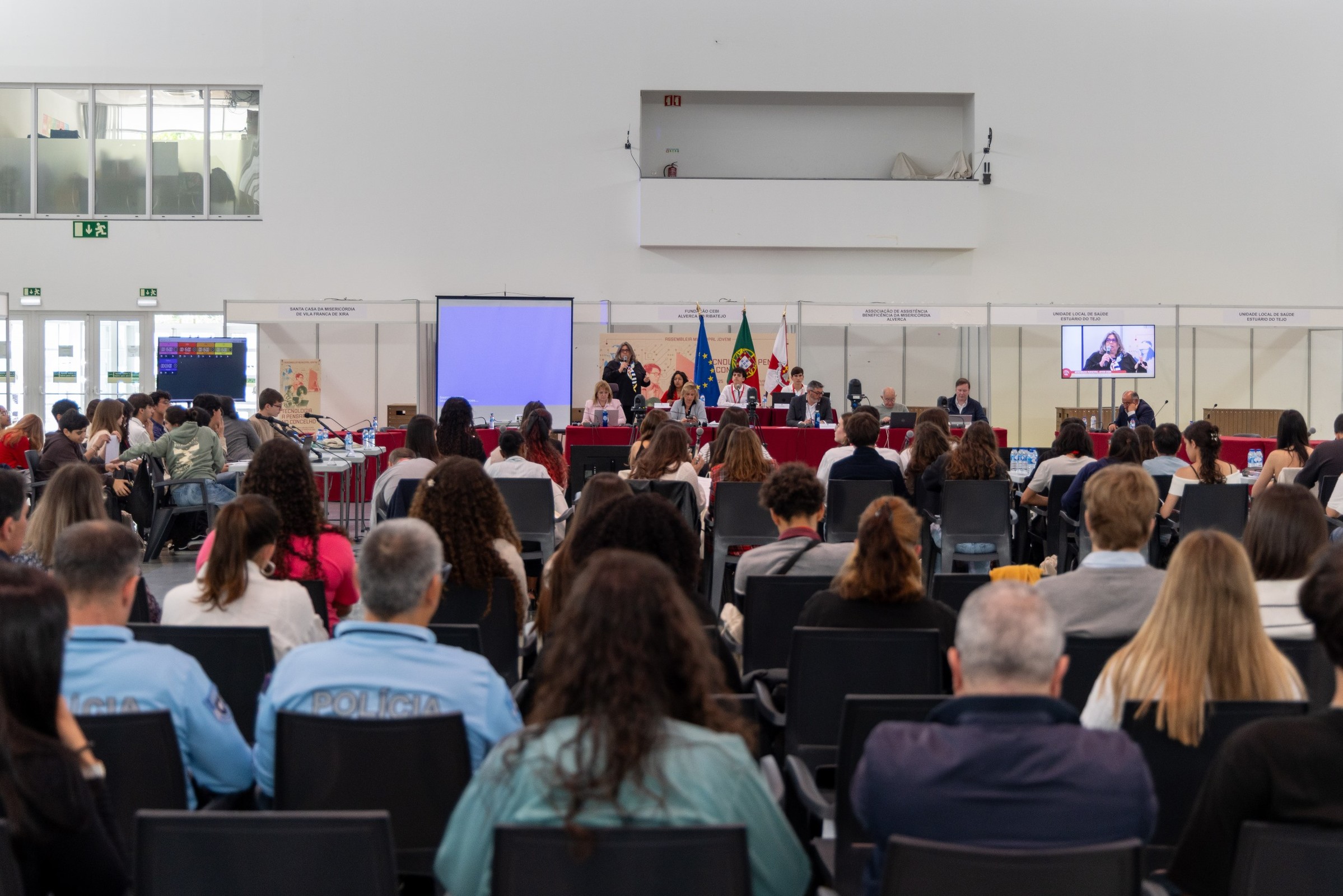 Assembleia Municipal Jovem de Vila Franca de Xira aprova moção para reforçar acesso digital