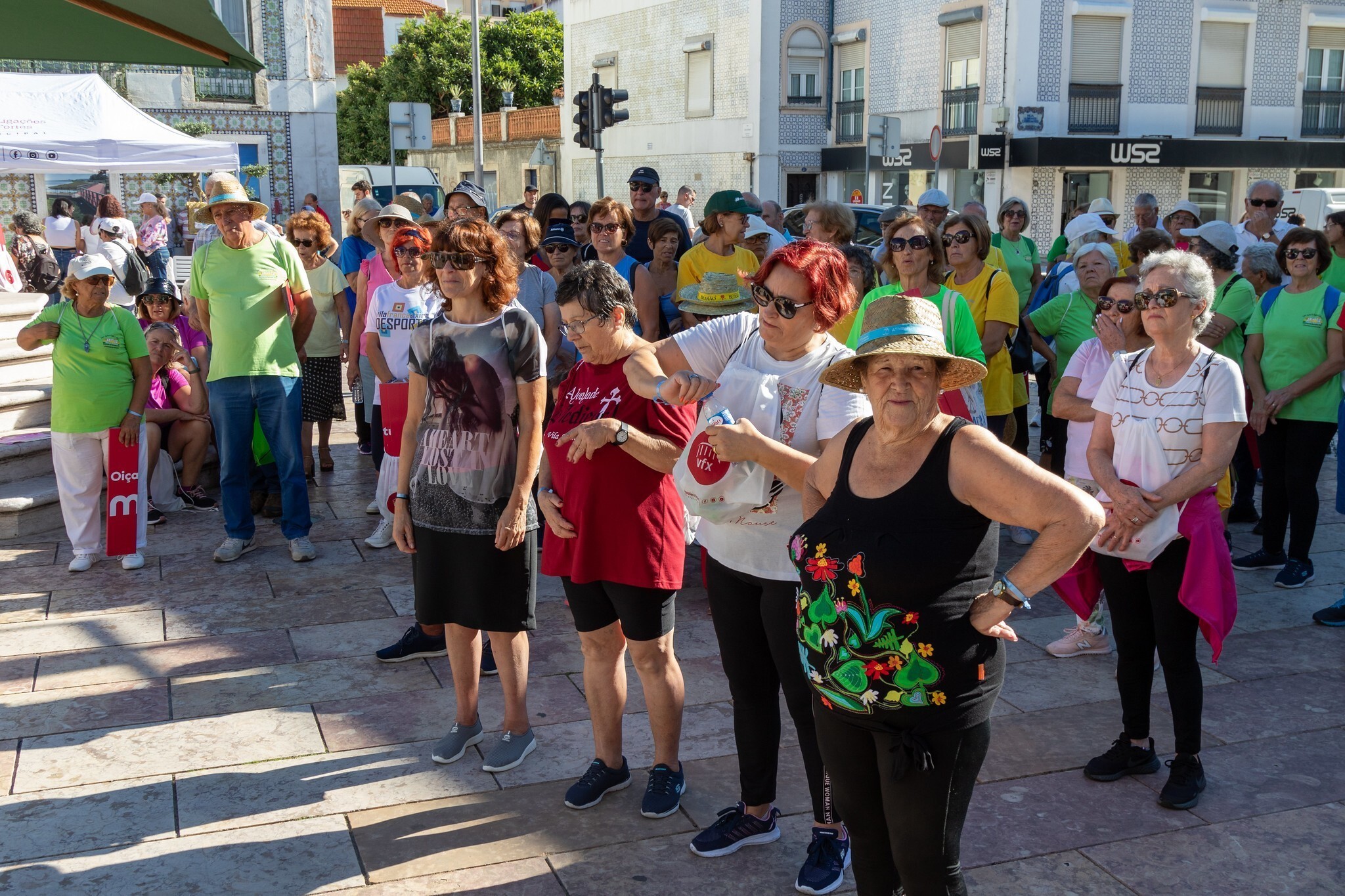 Paços do Concelho de Vila Franca de Xira iluminado de vermelho para assinalar “Dia Mundial do Cor...
